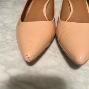 Beautiful Calvin Klein low heeled pumps